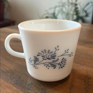 Vtg Corelle Colonial Mist Coffee Cups Mugs Milk Glass White Blue Flowers